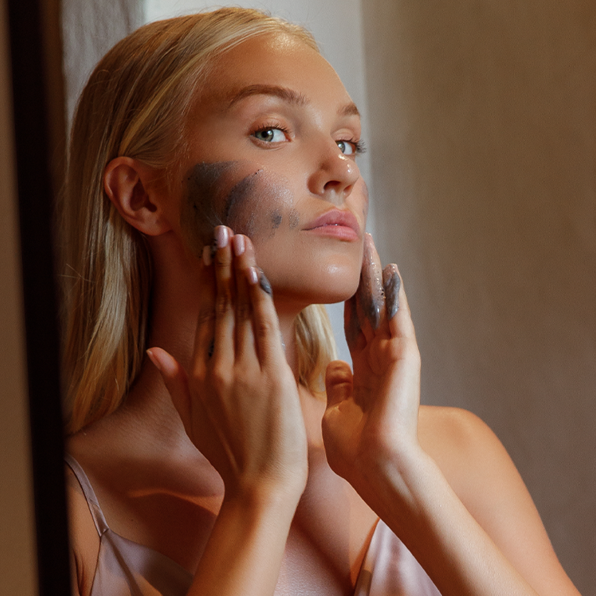 Exfoliëren gezicht & lichaam; waarom belangrijk + voordelen